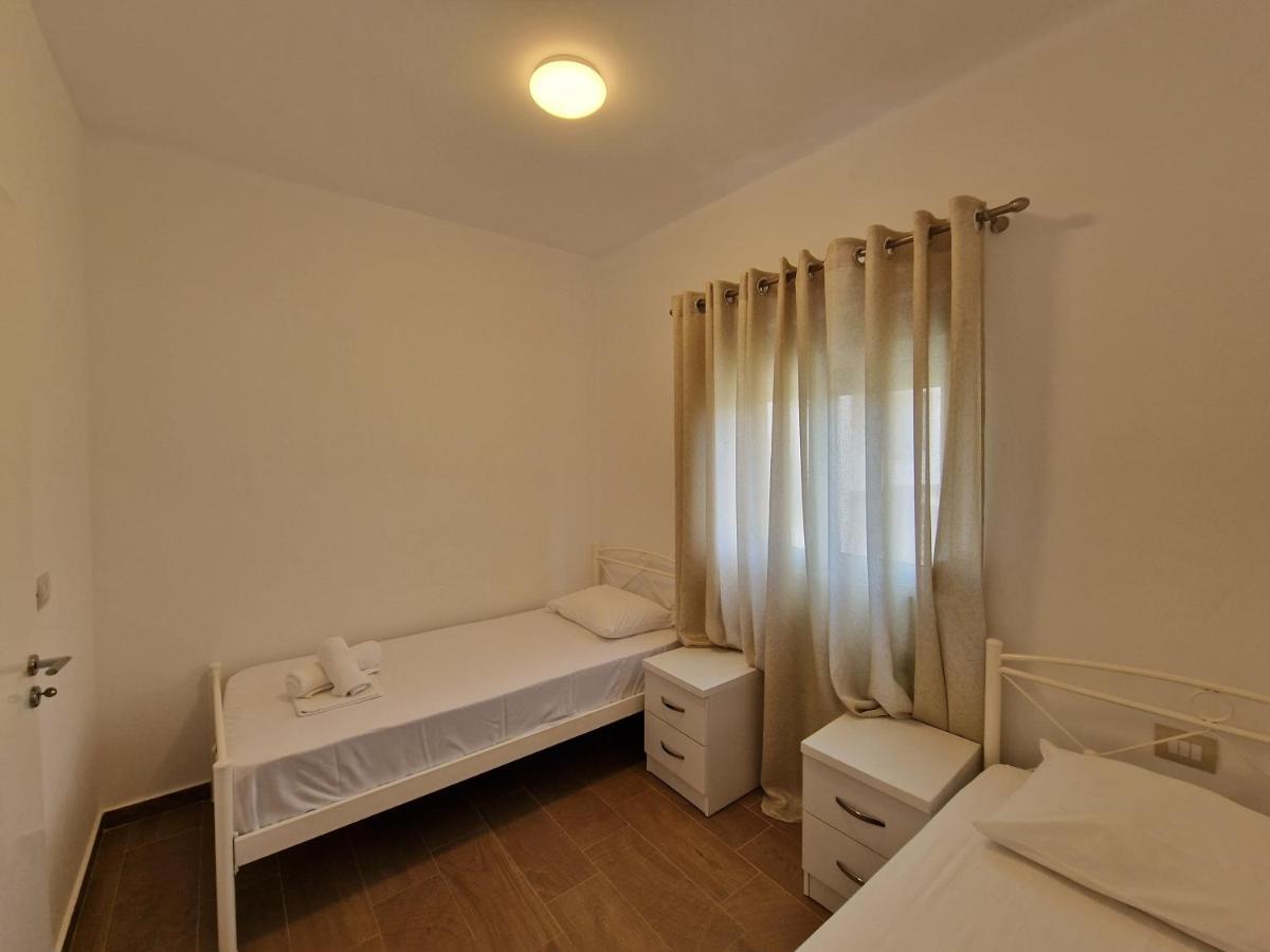 Hotel Queen Margaret Seaside Ksamil Exterior photo